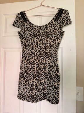 Gianni Bini Black and Cream Leopard Print Scoop Neck Mini Dress